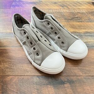 NWOT Roebuck & Co Nola Size 9 Grey